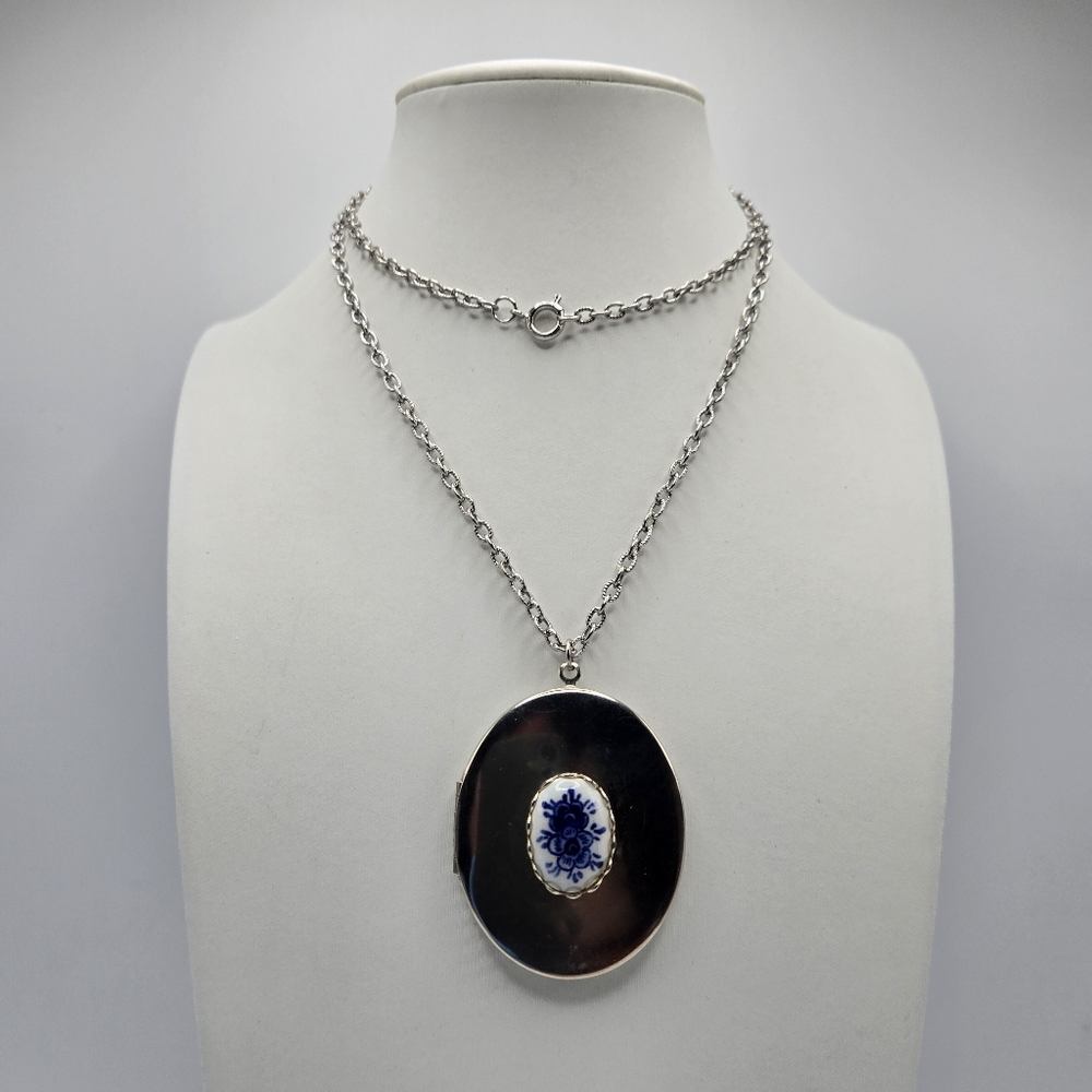 Delft Locket Pendant Necklace Silvertone Floral Flower Porcelain Hand Painted